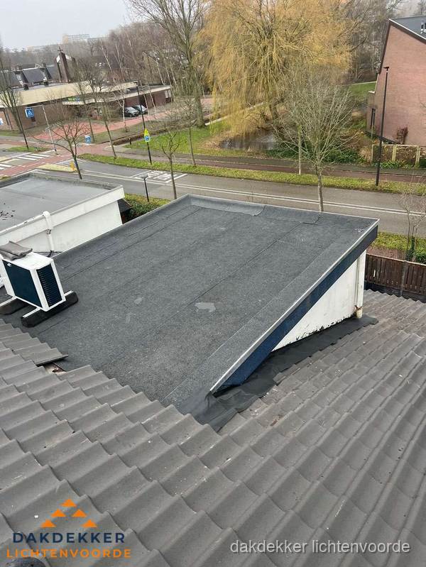 Plat dak met bitumen isolatie en dakbedekking in Lichtenvoorde Plat dak met bitumen isolatie en dakbedekking in Lichtenvoorde